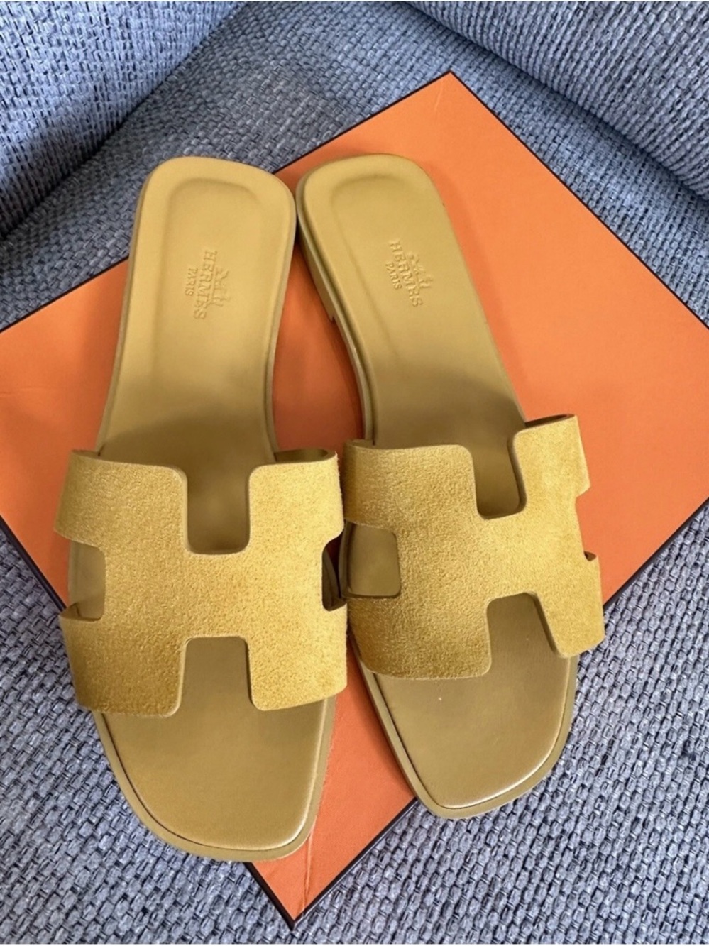 Hermes velour chèvre Jaune boton d’or Oran Sandals size 37
